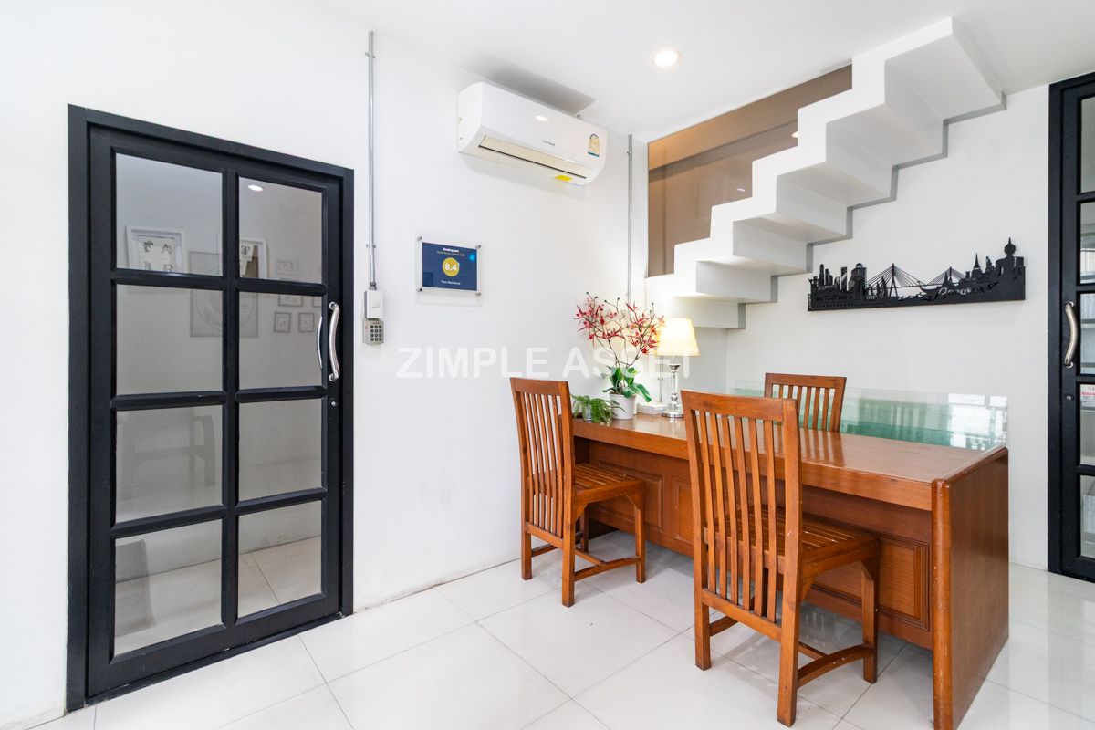 ให้เช่าสีลม ศาลาแดง บางรัก : Line ID : @zimple_asset ห้องพักตกแต่งสไตล์คลาสสิคย่านสุรวงศ์ ฟูลเฟอร์นิท เงียบสงบ ฟรีไวไฟ รับสัญญาเช่าระยะสั้น ไม่ไกลจากBTS สุรศักดิ์