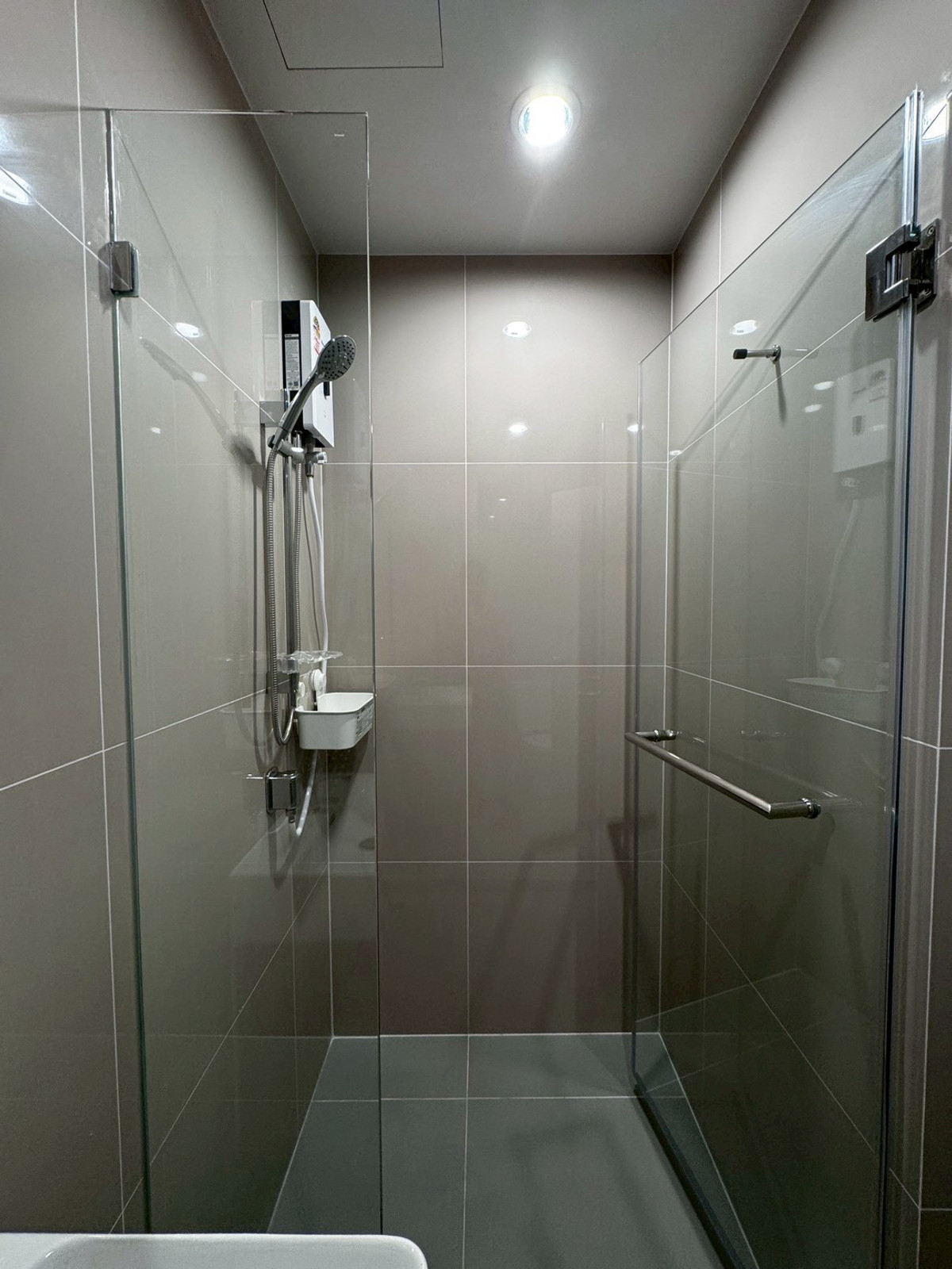 For RentCondoSeri Thai, Ramkhamhaeng Nida : 2 -story condo like at home Location on Ramkhamhaeng Road next to The Mall Bangkapi