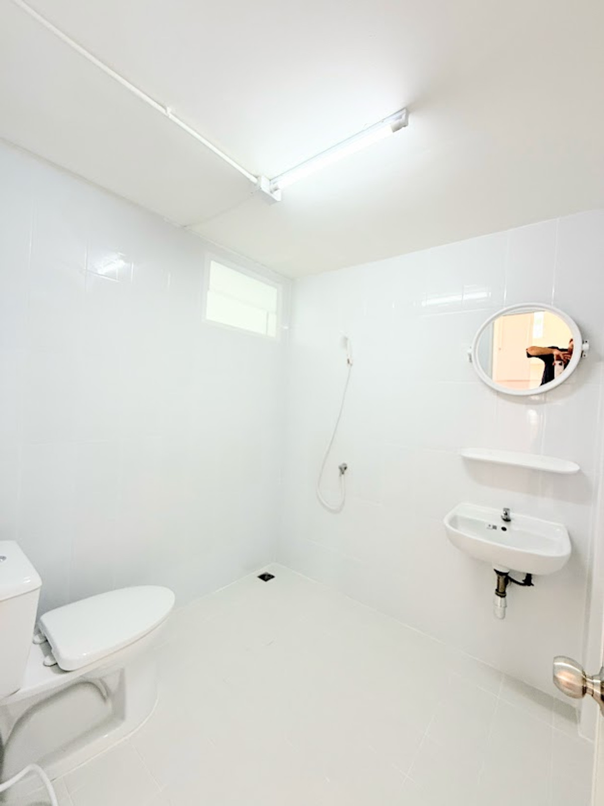 For RentShop HouseSamut Prakan,Samrong : Rent a building next to Thepharak Road - BTS Line Yellow Line, Thippawan Station, only 200 meters