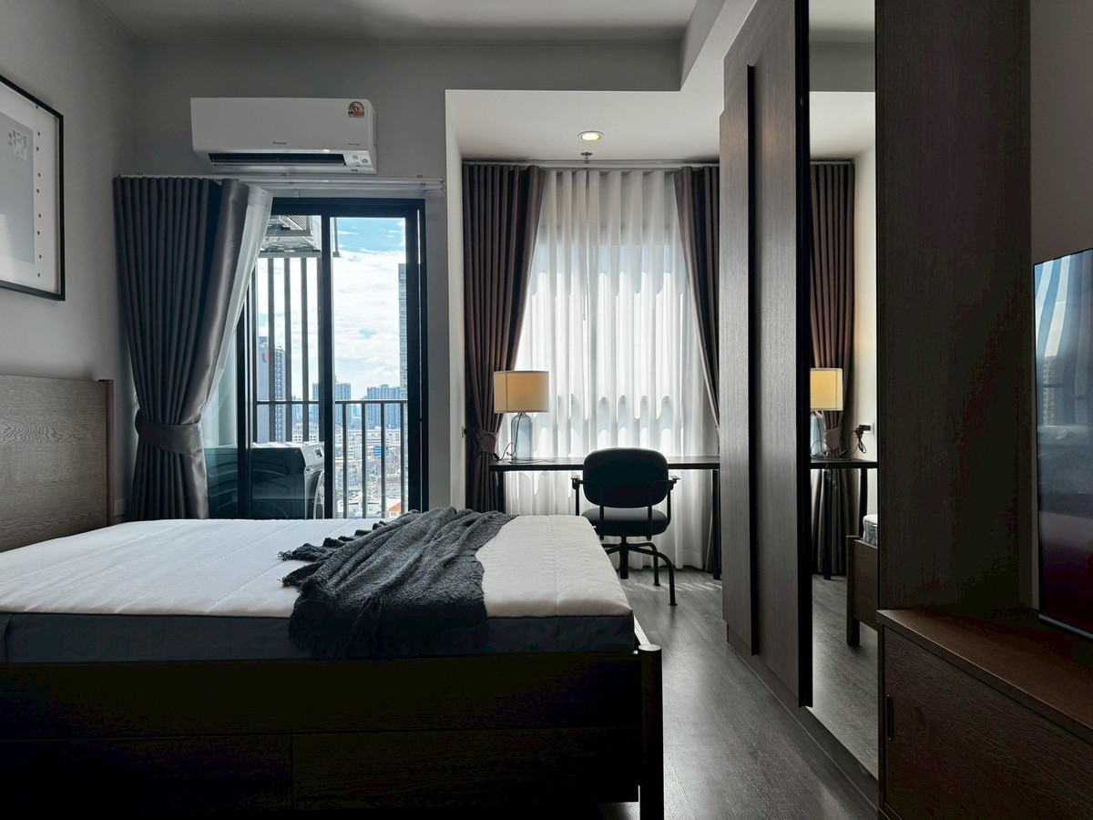 For RentCondoSeri Thai, Ramkhamhaeng Nida : 2 -story condo like at home Location on Ramkhamhaeng Road next to The Mall Bangkapi