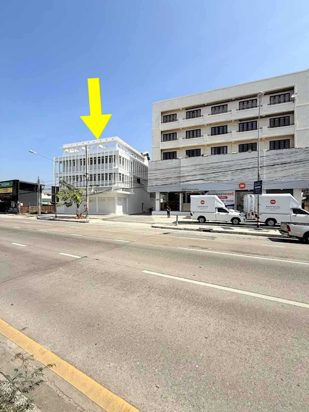 For RentShop HouseSamut Prakan,Samrong : Rent a building next to Thepharak Road - BTS Line Yellow Line, Thippawan Station, only 200 meters