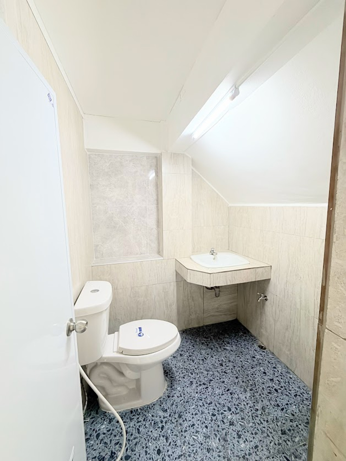 For RentShop HouseSamut Prakan,Samrong : Rent a building next to Thepharak Road - BTS Line Yellow Line, Thippawan Station, only 200 meters