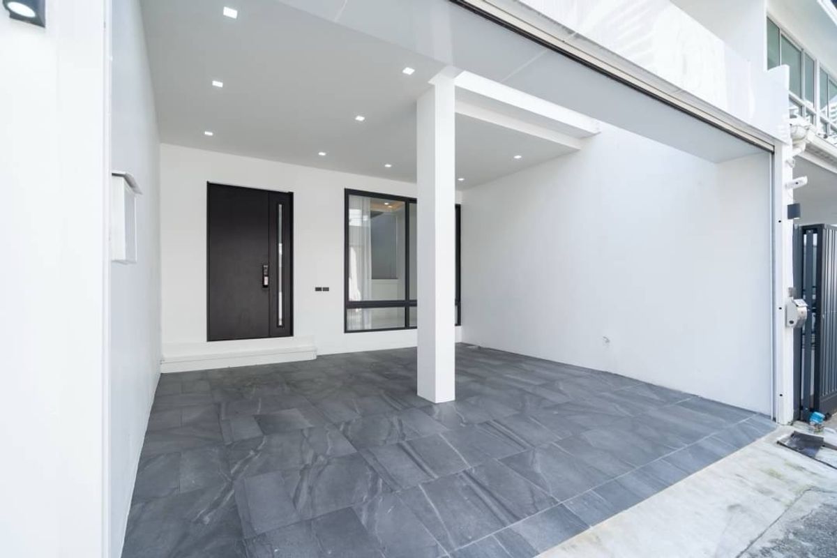 ขายทาวน์โฮมสุขุมวิท อโศก ทองหล่อ : 🏡ขาย Townhome 3 ชั้น 25 ตรว ซอยสุขุมวิท 15 ทำเลดี เพียง 1 นาทีถึง โรงเรียนนานาชาติ NIST และ 5 นาที ถึง BTS อโศก 