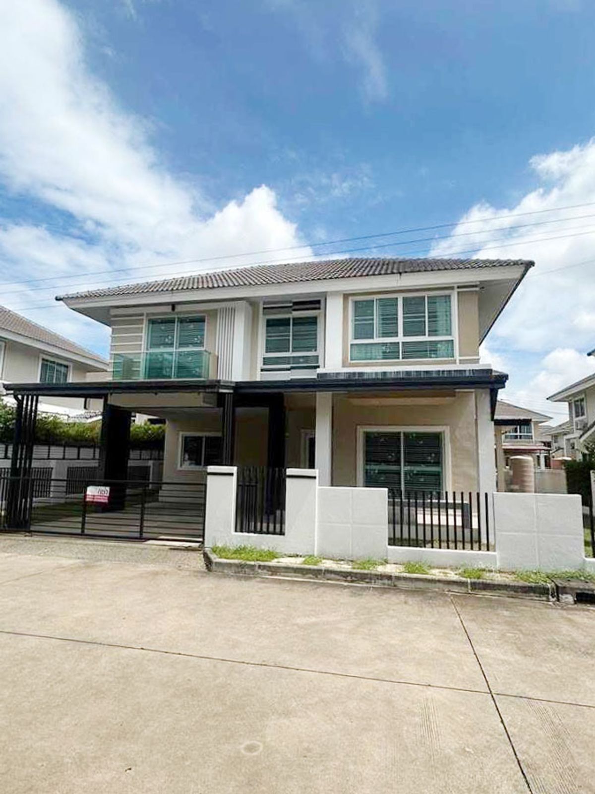 For RentHouseChiang Mai : House in the project Rent 26,000 baht per month, near the Unity Conten International School, only 5 minutes. No.15H745