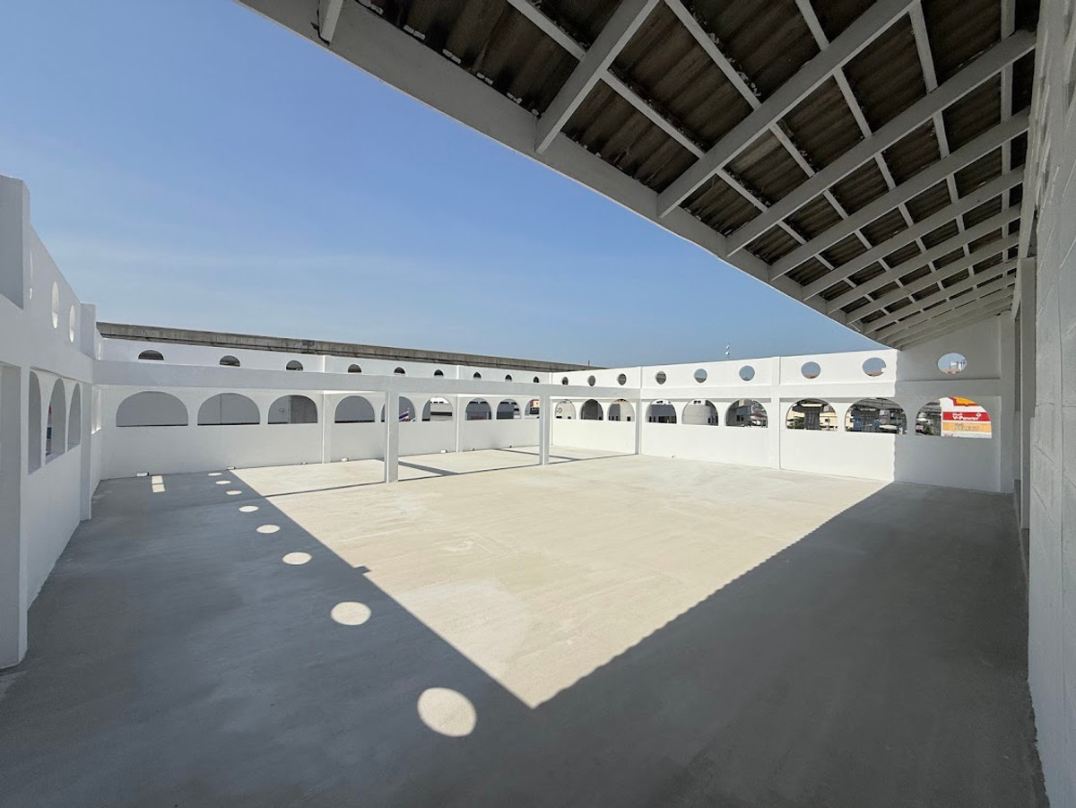 For RentShop HouseSamut Prakan,Samrong : Rent a building next to Thepharak Road - BTS Line Yellow Line, Thippawan Station, only 200 meters