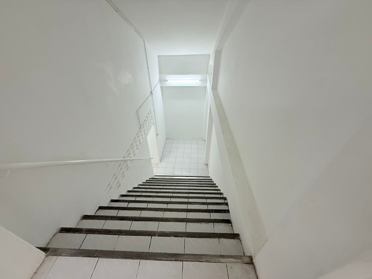 For RentShop HouseSamut Prakan,Samrong : Rent a building next to Thepharak Road - BTS Line Yellow Line, Thippawan Station, only 200 meters