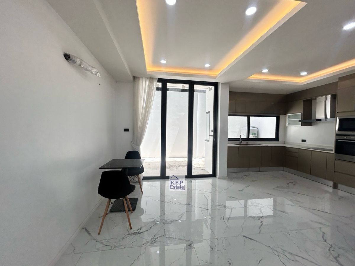 ขายทาวน์โฮมสุขุมวิท อโศก ทองหล่อ : 🏡ขาย Townhome 3 ชั้น 25 ตรว ซอยสุขุมวิท 15 ทำเลดี เพียง 1 นาทีถึง โรงเรียนนานาชาติ NIST และ 5 นาที ถึง BTS อโศก 