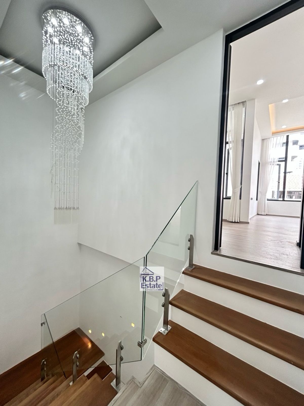 ขายทาวน์โฮมสุขุมวิท อโศก ทองหล่อ : 🏡ขาย Townhome 3 ชั้น 25 ตรว ซอยสุขุมวิท 15 ทำเลดี เพียง 1 นาทีถึง โรงเรียนนานาชาติ NIST และ 5 นาที ถึง BTS อโศก 