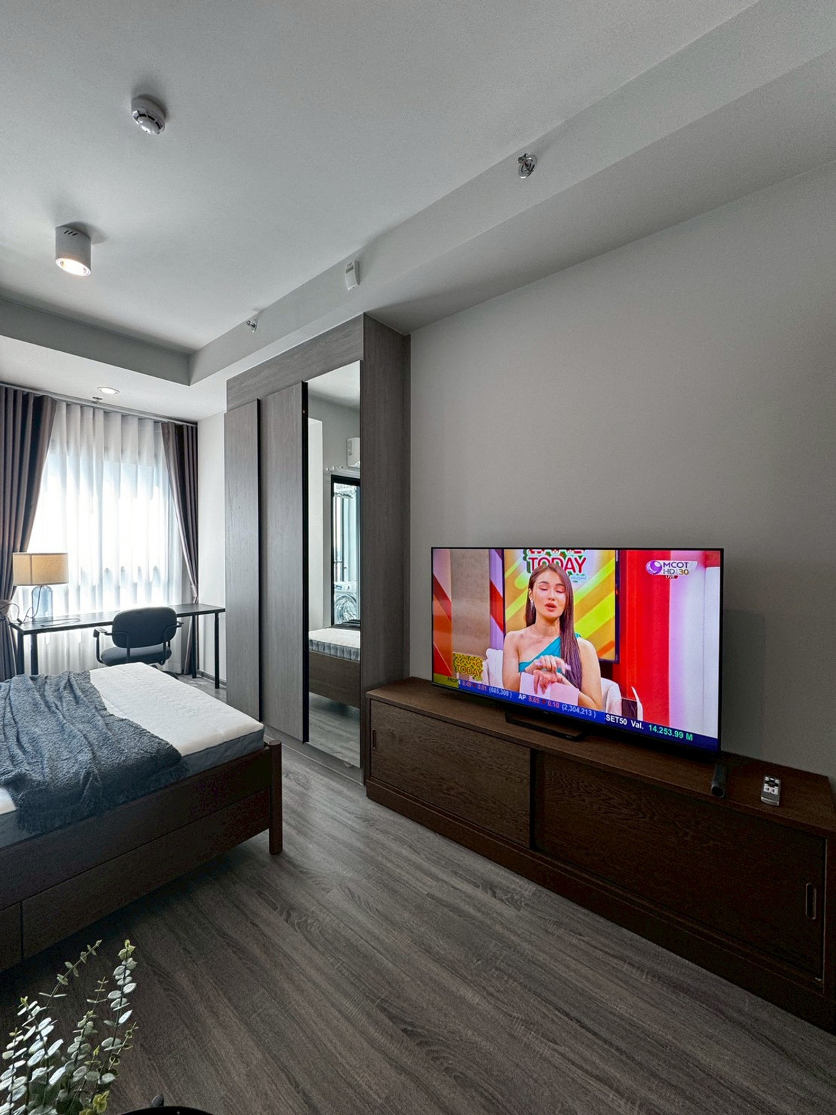 For RentCondoSeri Thai, Ramkhamhaeng Nida : 2 -story condo like at home Location on Ramkhamhaeng Road next to The Mall Bangkapi