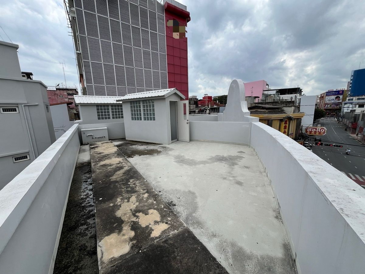 For RentShop HouseYaowarat, Banglamphu : Renting 1 commercial building, corner on the main road, Yaowarat - Naga Kasem MRT Sam Yot 600 meters, Bangkok