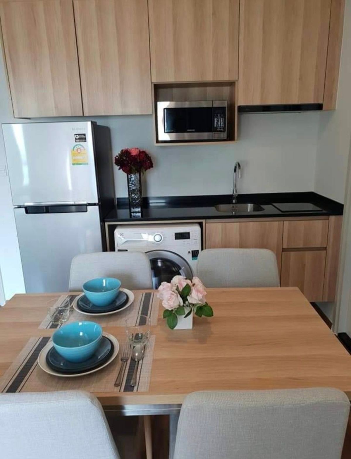 For RentCondoRatchadapisek, Huaikwang, Suttisan : NOBLE Revolve Ratchada 2 | 2 Bedrooms 39.5 sq.m. | Floor 37 Full MRT Cultural Center | 30,000 baht | Line: @323GQMHO | Ref: T1934