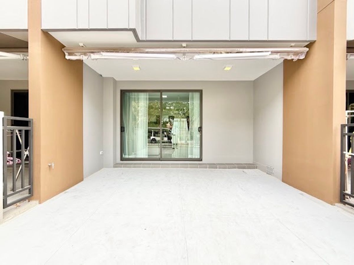 ขายทาวน์โฮมเกษตรศาสตร์ รัชโยธิน : 🏛️✨Baan Klang Mueng พหลฯ - รามอินทรา | ทาวน์โฮม 3 ชั้น TERRARIA ขนาด 142 ตร.ม. 35.5 ตร.ว. | 3 ห้องนอน 3 ห้องน้ำ 2 ที่จอด เริ่ม 4.79 MB ติดต่อนัดชม Tel.0922635410 (เอิร์ธ)