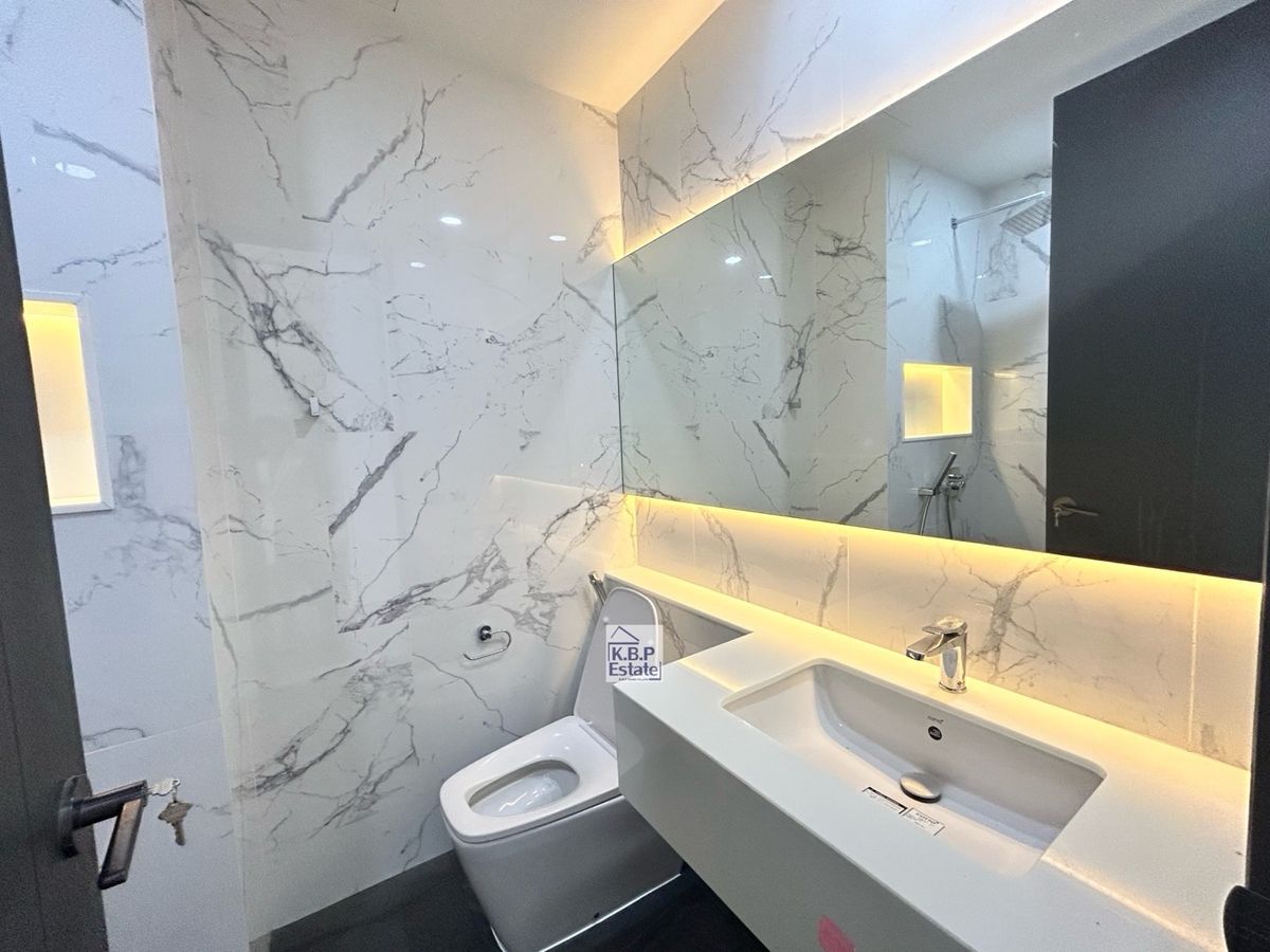 ขายทาวน์โฮมสุขุมวิท อโศก ทองหล่อ : 🏡ขาย Townhome 3 ชั้น 25 ตรว ซอยสุขุมวิท 15 ทำเลดี เพียง 1 นาทีถึง โรงเรียนนานาชาติ NIST และ 5 นาที ถึง BTS อโศก 