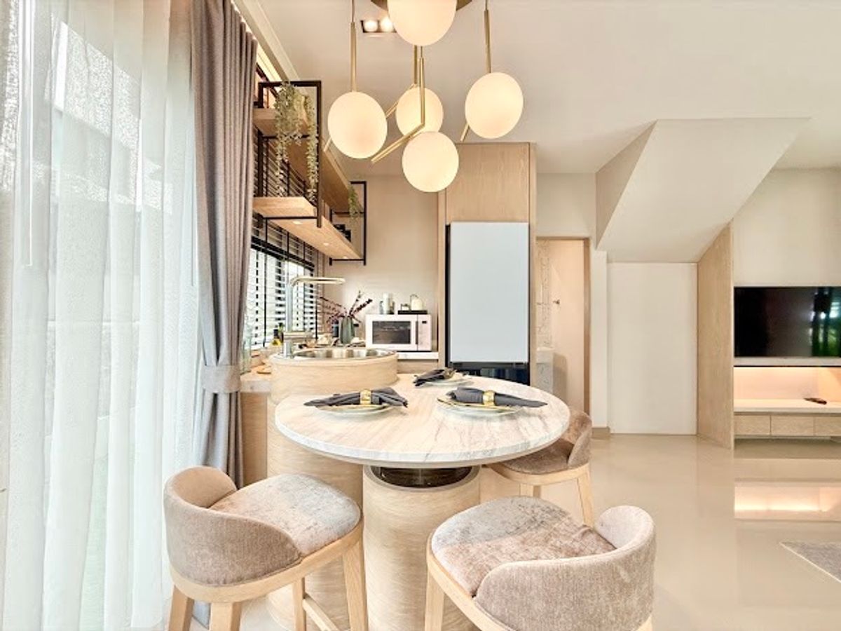 ขายทาวน์โฮมเกษตรศาสตร์ รัชโยธิน : 🏛️Baan Klang Mueng พหลฯ - รามอินทรา🌈ทาวน์โฮม 3 ชั้น URBANIST ขนาด 141 ตร.ม. 35.5 ตร.ว. | 3 ห้องนอน 3 ห้องน้ำ 2 ที่จอด เริ่ม 4.79 MB ติดต่อนัดชม Tel.0922635410 (เอิร์ธ)