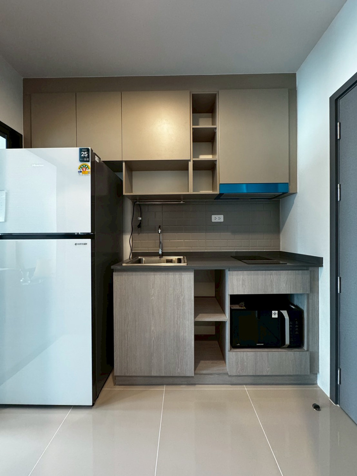 For RentCondoSeri Thai, Ramkhamhaeng Nida : 2 -story condo like at home Location on Ramkhamhaeng Road next to The Mall Bangkapi