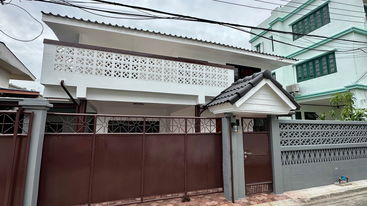 ให้เช่าบ้านรัชดา ห้วยขวาง : ให้เช่าบ้านเดี่ยวห้วยขวาง ทำเลดีมาก บ้านอยู่ต้นซอย