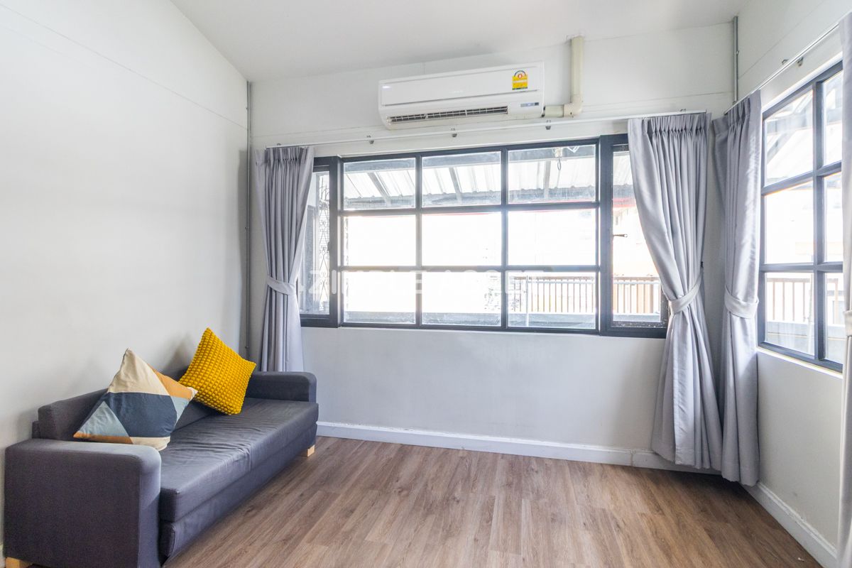 ให้เช่าสีลม ศาลาแดง บางรัก : Line ID : @zimple_asset ห้องพักตกแต่งสไตล์คลาสสิคย่านสุรวงศ์ ฟูลเฟอร์นิท เงียบสงบ ฟรีไวไฟ รับสัญญาเช่าระยะสั้น ไม่ไกลจากBTS สุรศักดิ์