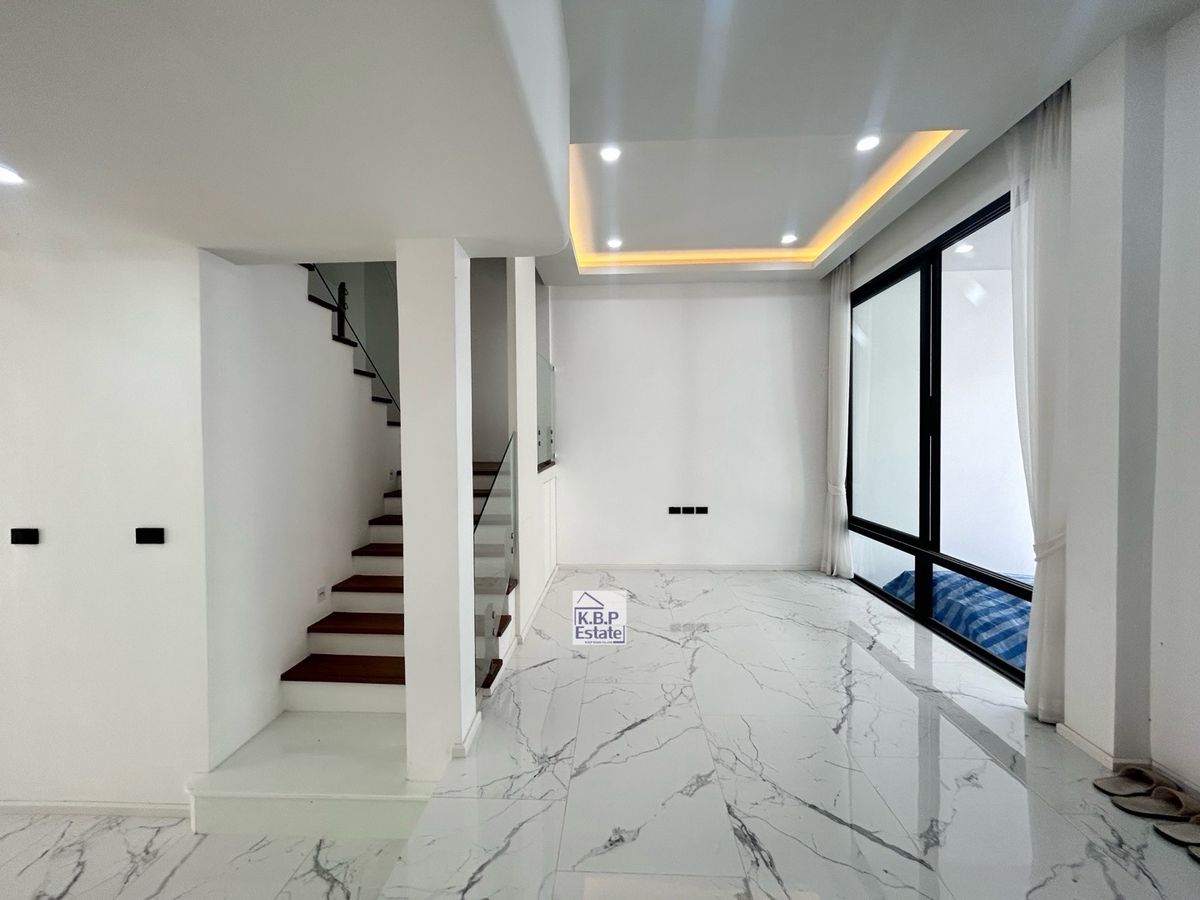 ขายทาวน์โฮมสุขุมวิท อโศก ทองหล่อ : 🏡ขาย Townhome 3 ชั้น 25 ตรว ซอยสุขุมวิท 15 ทำเลดี เพียง 1 นาทีถึง โรงเรียนนานาชาติ NIST และ 5 นาที ถึง BTS อโศก 