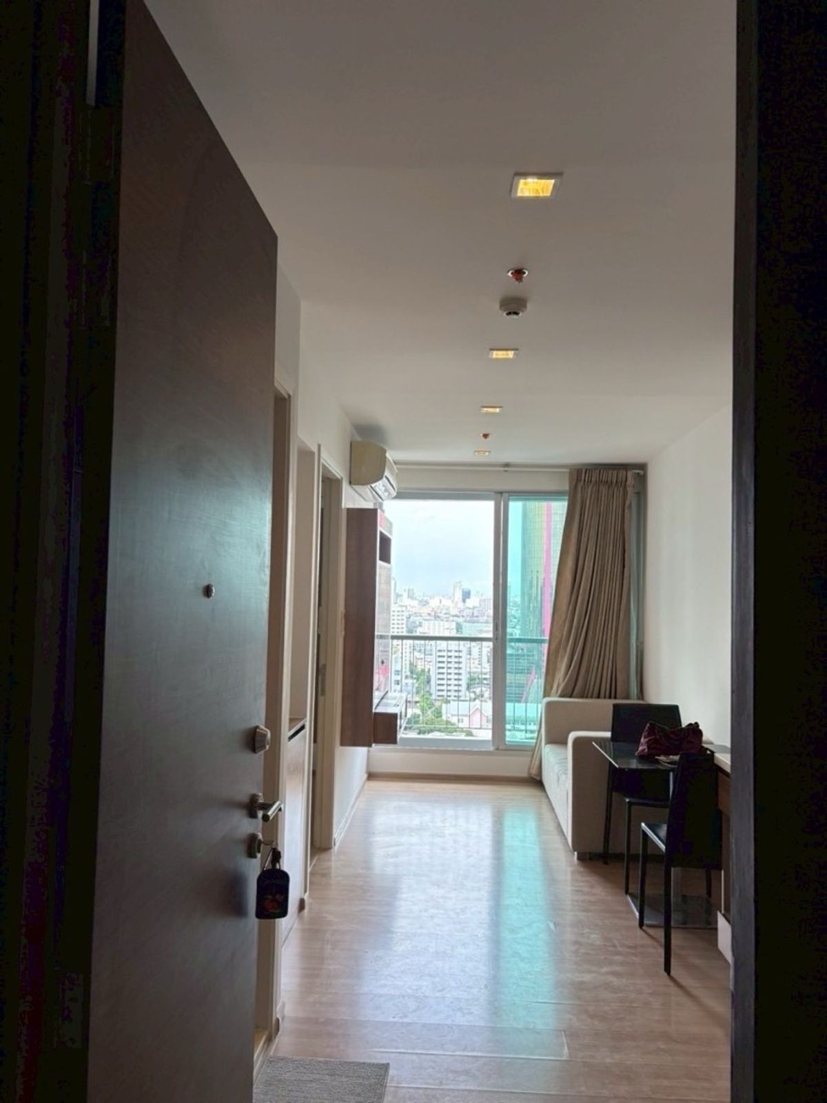ให้เช่าคอนโดสะพานควาย จตุจักร : CON004🙋🏻‍♂️
ห้องสวยๆ ปล่อยเช่าห้อง Rhythm Phahol - Ari วิวสวย
ใกล้ BTS Ari
18,000baht 