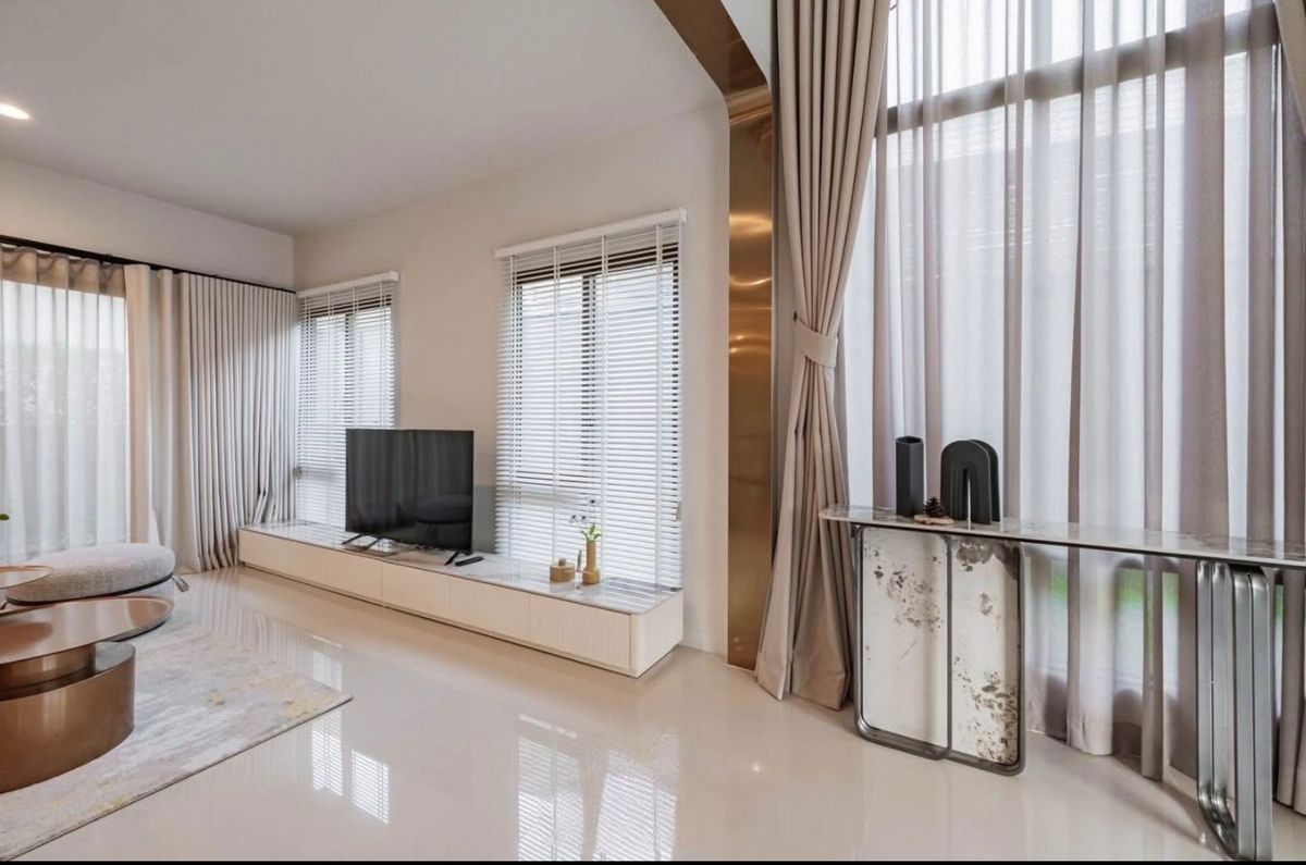 บ้านพัฒนาการ ศรีนครินทร์ : ให้เช่า/ขาย บ้านหลังมุม บุราสิริ กรุงเทพกรีฑา ใกล้ Brighton College 4 ห้องนอน Pet friendly