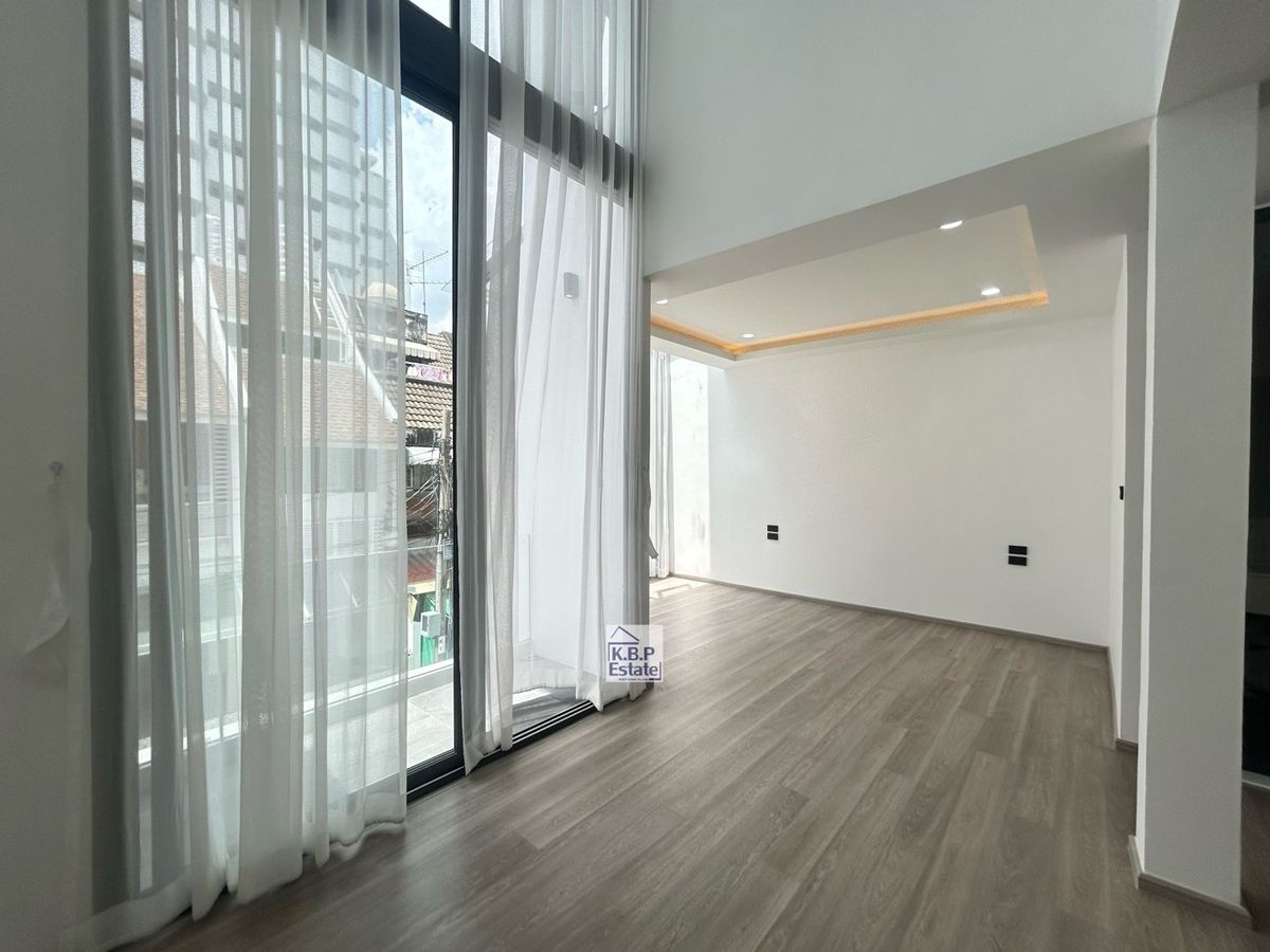 ขายทาวน์โฮมสุขุมวิท อโศก ทองหล่อ : 🏡ขาย Townhome 3 ชั้น 25 ตรว ซอยสุขุมวิท 15 ทำเลดี เพียง 1 นาทีถึง โรงเรียนนานาชาติ NIST และ 5 นาที ถึง BTS อโศก 