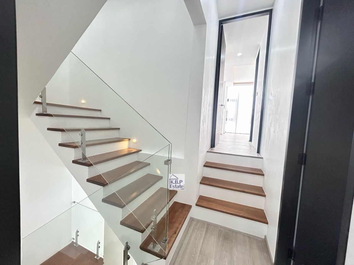 ขายทาวน์โฮมสุขุมวิท อโศก ทองหล่อ : 🏡ขาย Townhome 3 ชั้น 25 ตรว ซอยสุขุมวิท 15 ทำเลดี เพียง 1 นาทีถึง โรงเรียนนานาชาติ NIST และ 5 นาที ถึง BTS อโศก 