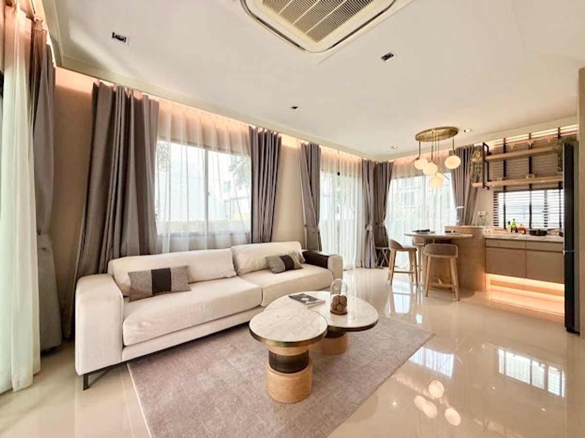 ขายทาวน์โฮมเกษตรศาสตร์ รัชโยธิน : 🏛️Baan Klang Mueng พหลฯ - รามอินทรา🌈ทาวน์โฮม 3 ชั้น URBANIST ขนาด 141 ตร.ม. 35.5 ตร.ว. | 3 ห้องนอน 3 ห้องน้ำ 2 ที่จอด เริ่ม 4.79 MB ติดต่อนัดชม Tel.0922635410 (เอิร์ธ)