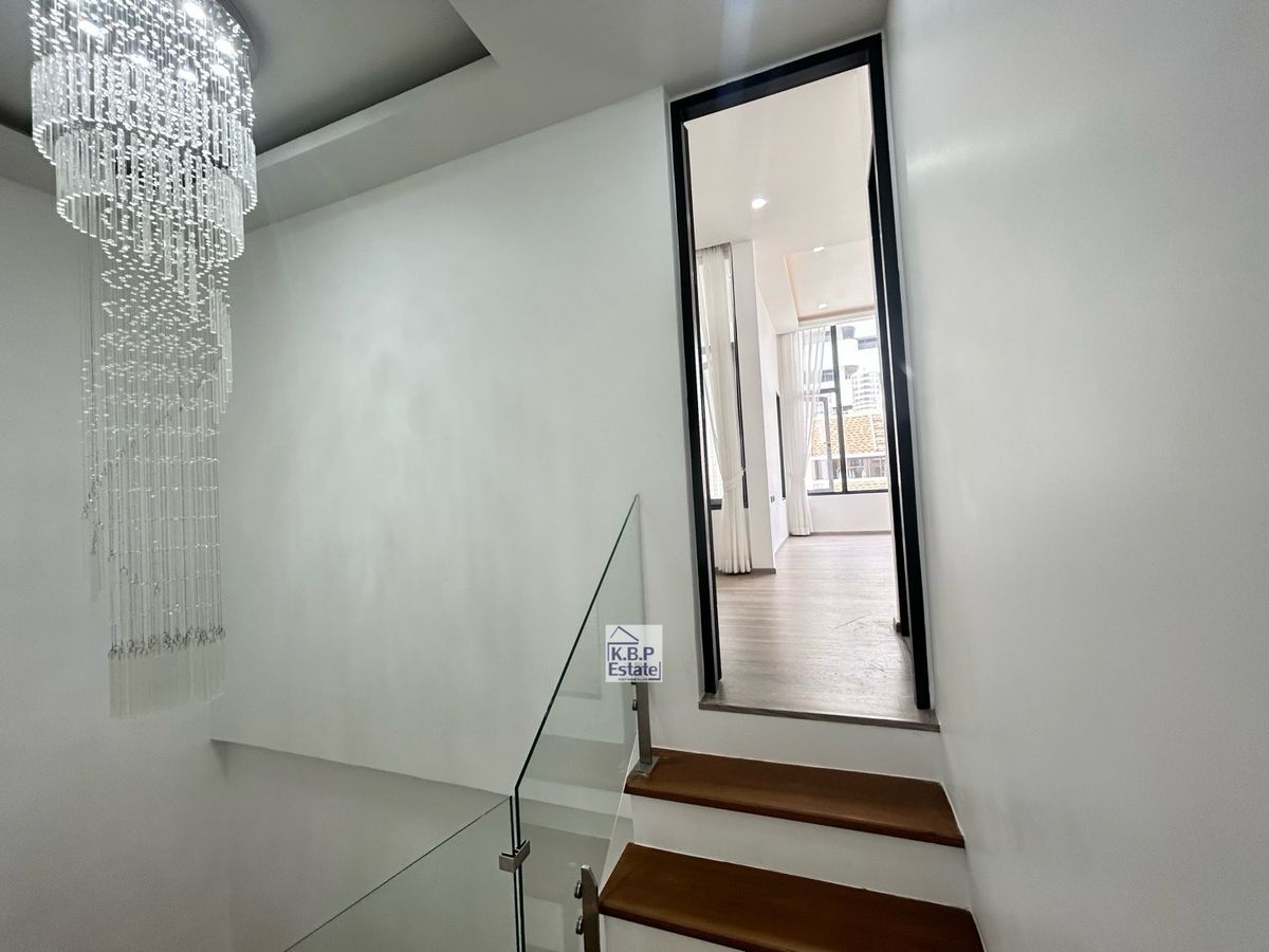 ขายทาวน์โฮมสุขุมวิท อโศก ทองหล่อ : 🏡ขาย Townhome 3 ชั้น 25 ตรว ซอยสุขุมวิท 15 ทำเลดี เพียง 1 นาทีถึง โรงเรียนนานาชาติ NIST และ 5 นาที ถึง BTS อโศก 