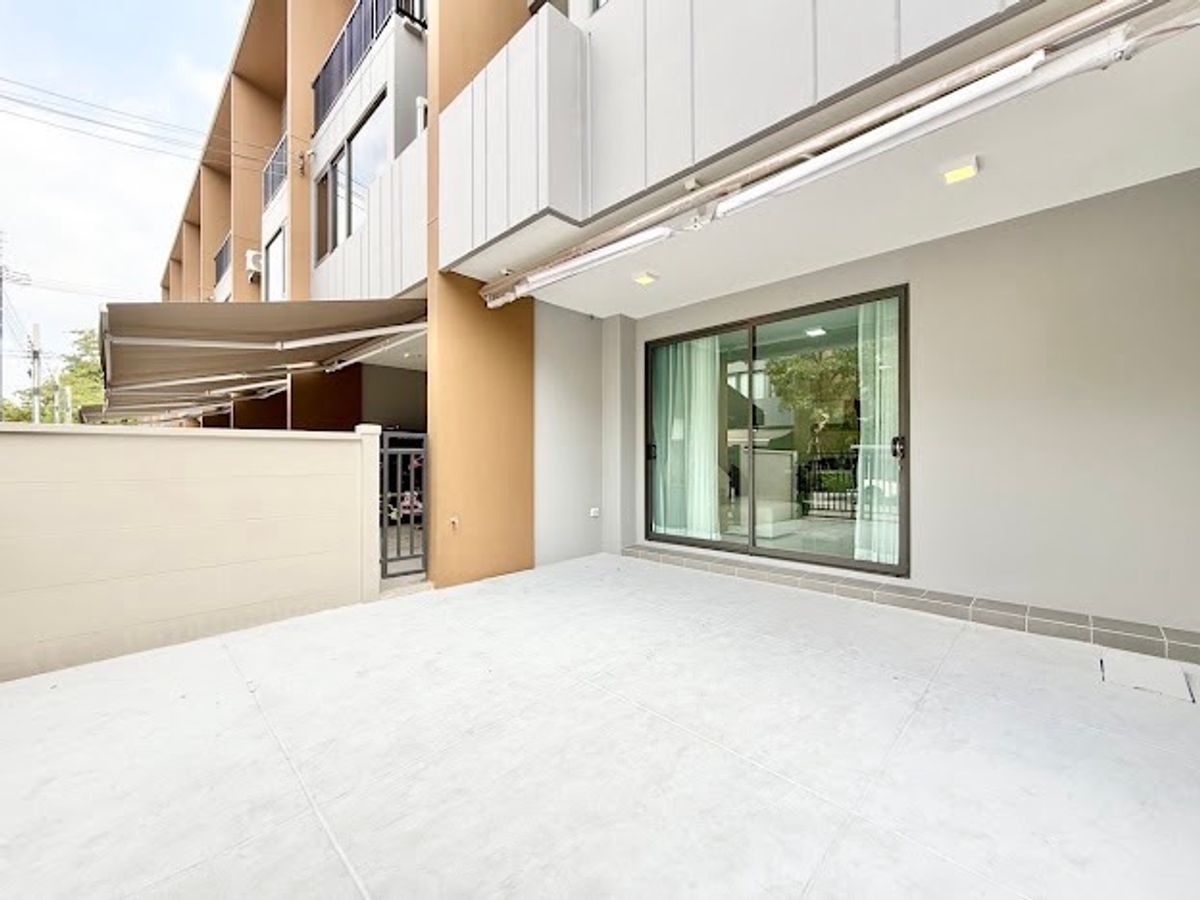 ขายทาวน์โฮมเกษตรศาสตร์ รัชโยธิน : 🏛️✨Baan Klang Mueng พหลฯ - รามอินทรา | ทาวน์โฮม 3 ชั้น TERRARIA ขนาด 142 ตร.ม. 35.5 ตร.ว. | 3 ห้องนอน 3 ห้องน้ำ 2 ที่จอด เริ่ม 4.79 MB ติดต่อนัดชม Tel.0922635410 (เอิร์ธ)