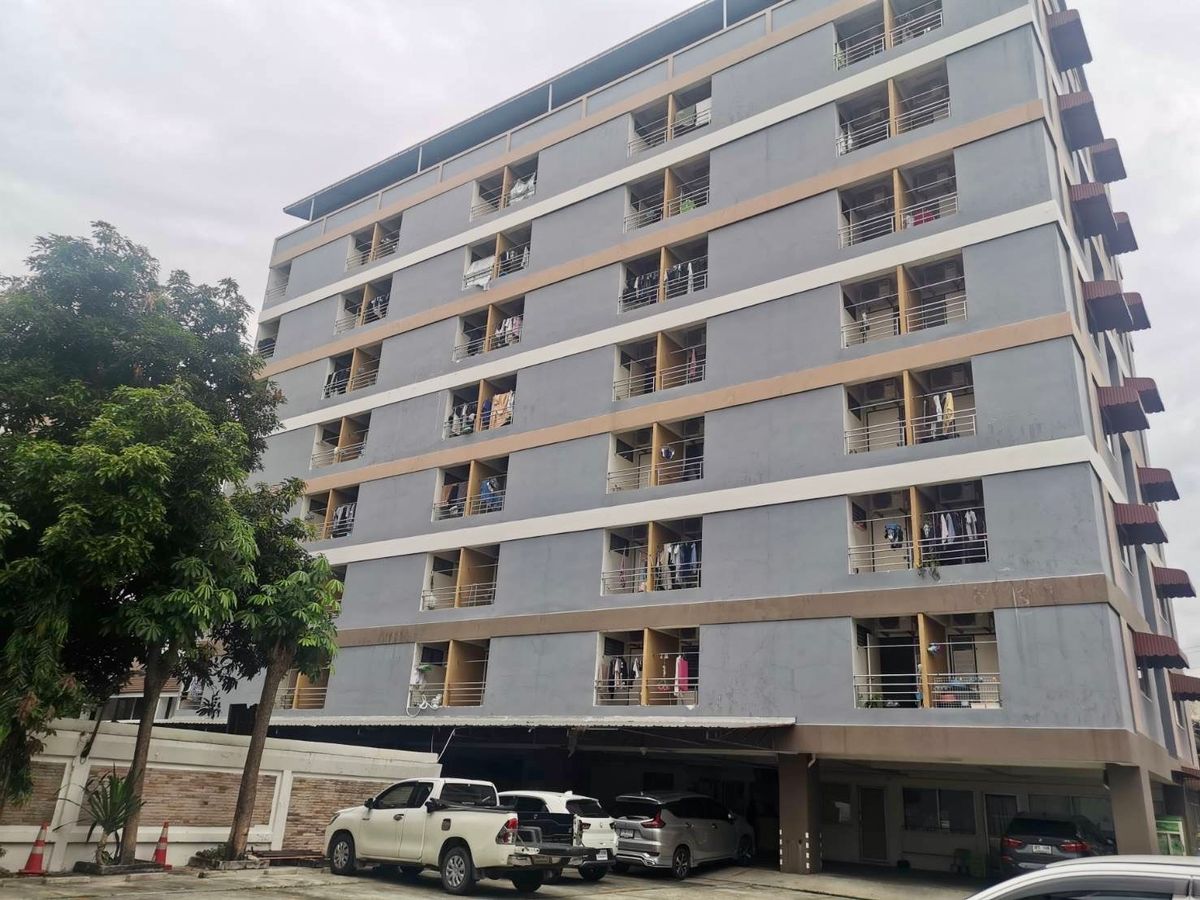 For SaleRatchadapisek, Huaikwang, Suttisan : 8 -story apartment for sale, Huai Khwang, near MRT, Huai Khwang, only 900 meters