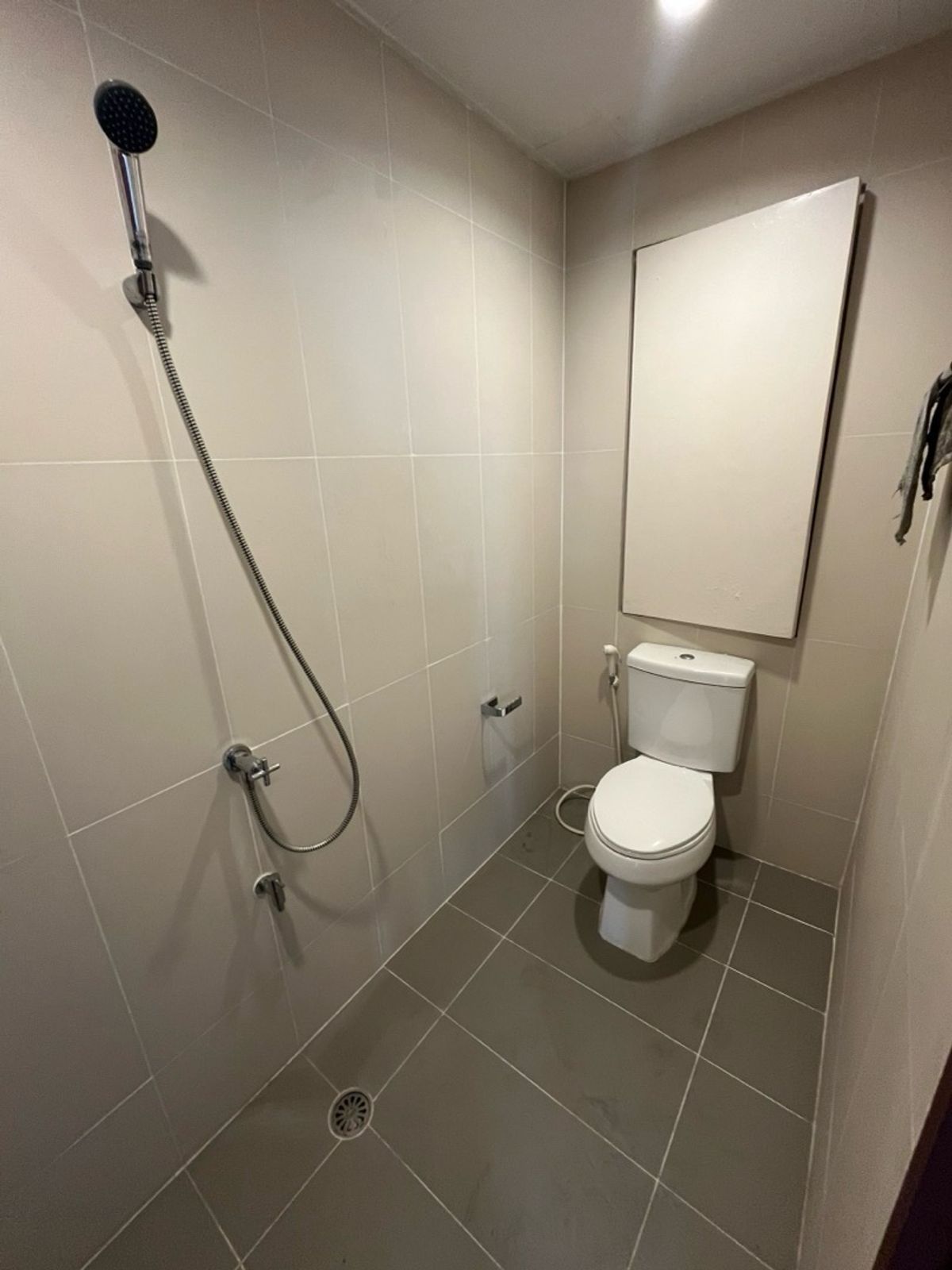 For RentShop HouseYaowarat, Banglamphu : Renting 1 commercial building, corner on the main road, Yaowarat - Naga Kasem MRT Sam Yot 600 meters, Bangkok