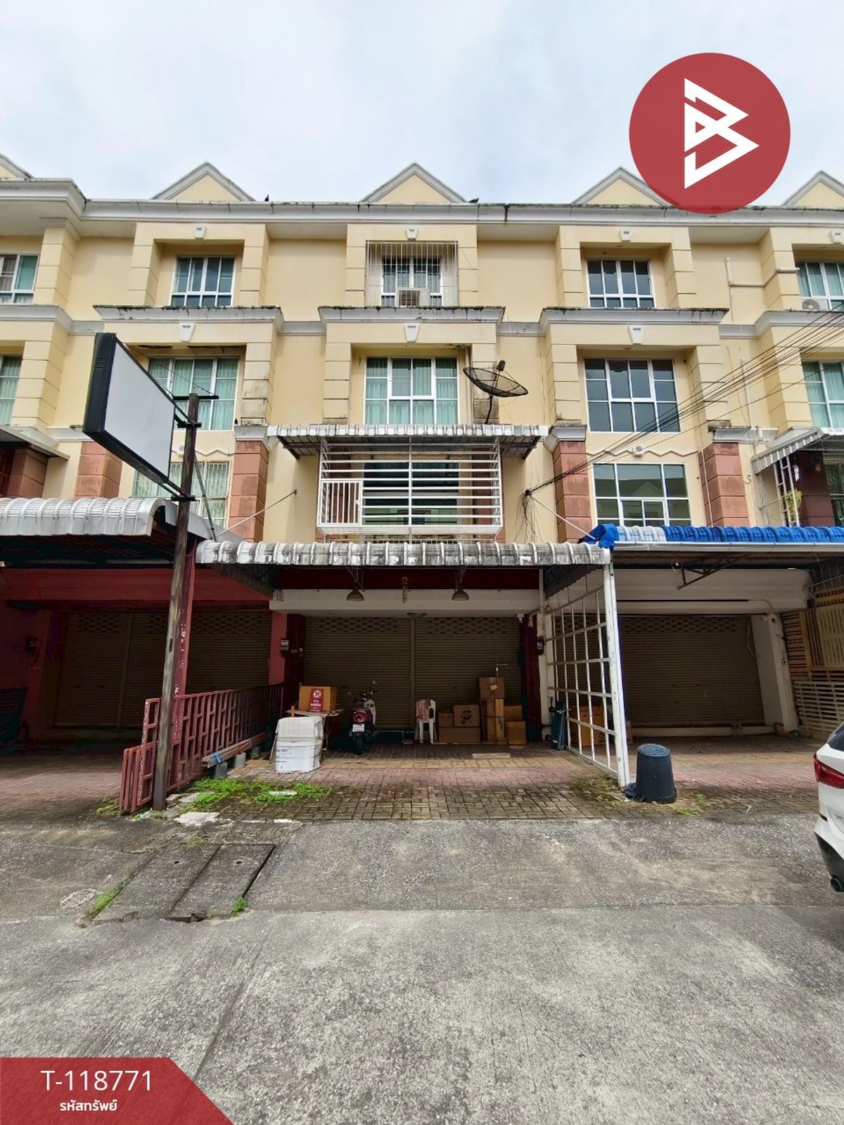 For SaleShop HouseChanthaburi : 3 -storey commercial building for sale, area 28 sq.wa, Wat Mai Chanthaburi