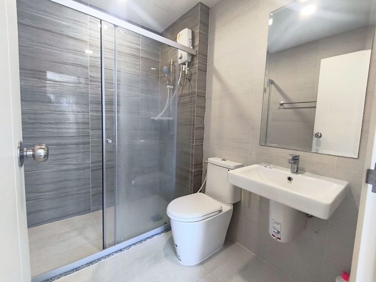 For RentCondoSamut Prakan,Samrong : Condo for rent Supalai Veranda Sukhumvit 117  Make an appointment to view the room 👉line: @pfbkk