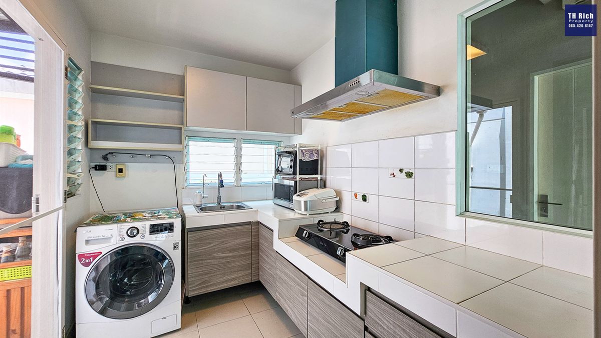 For SaleHouseBangna, Bearing, Lasalle : House for sale in Chaiyapruek Bangna, Km. 7, near Mega Bangna, 3 bedrooms, 3 water, 58 sq.w., complete with good location. Convenient to travel. Price 6.89 Delete.