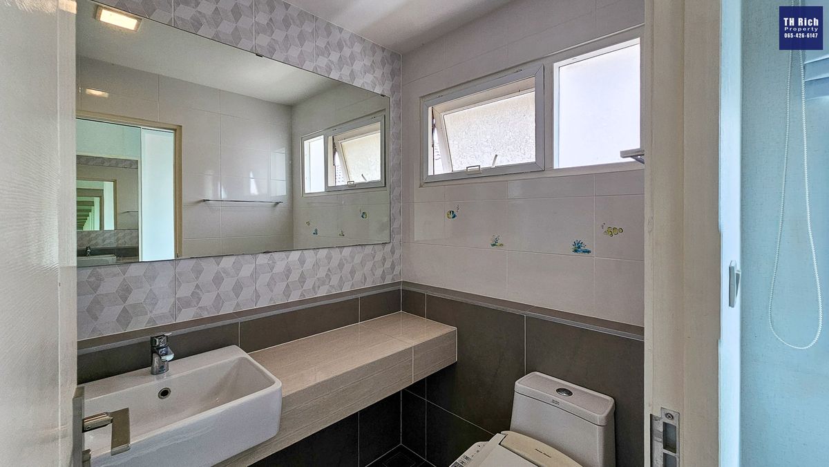 For SaleHouseBangna, Bearing, Lasalle : House for sale in Chaiyapruek Bangna, Km. 7, near Mega Bangna, 3 bedrooms, 3 water, 58 sq.w., complete with good location. Convenient to travel. Price 6.89 Delete.