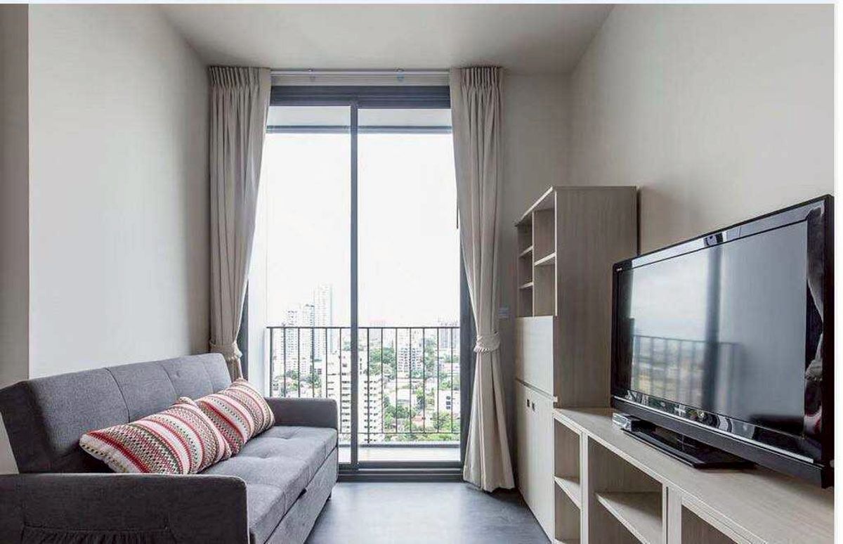 ให้เช่าคอนโดสุขุมวิท อโศก ทองหล่อ : TWP505 (Condo For Rent) Edge Sukhumvit 23. 1 bedroom. Closed to Asoke BTS station.
