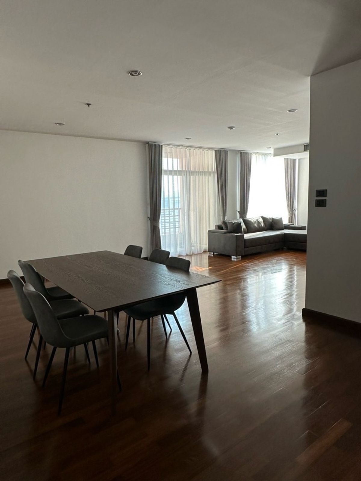 For RentCondoWitthayu, Chidlom, Langsuan, Ploenchit : Grand Langsuan for Rent (Pet Friendly)