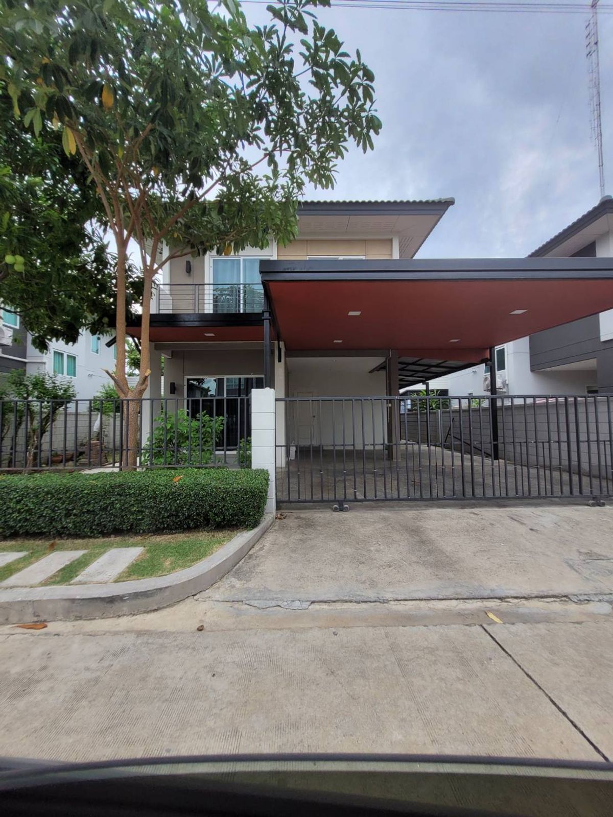 For RentHouseRathburana, Suksawat : P-40165 House for Rent – Centro Suksawat – Rama 3 fully furnished (Confirm again when visit).  Line Id @easythaihome 085-592-2897