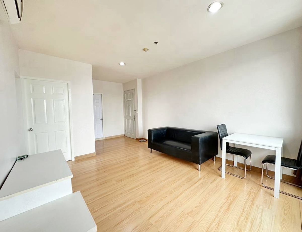 For RentCondoRatchadapisek, Huaikwang, Suttisan : Rental Life Sutthisan, price 22,000, size 55 sqm, 2 bedrooms, near MRT Huai Khwang 50 meters