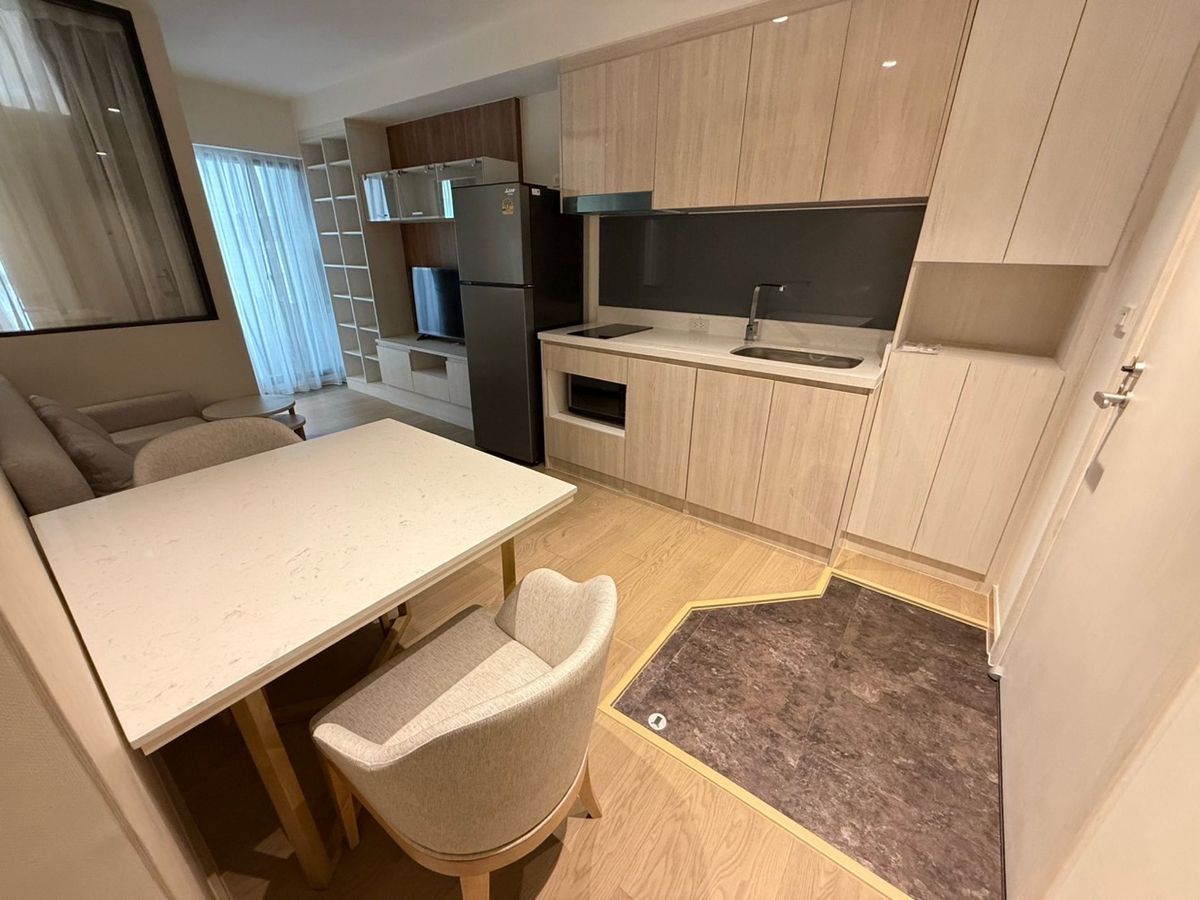 ให้เช่าคอนโดสุขุมวิท อโศก ทองหล่อ : 🏬 Runesu thonglor5 (รูเนะสุ ทองหล่อ5) ให้เช่า‼️1Br 1Bath 31.5 sq.m. 🏊🏻วิวสระ มี Bathtub 🛁 ห้องใหม่💯 ไม่เคยมีใครเข้าอยู่