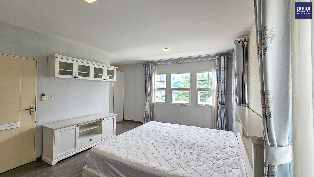 For SaleHouseBangna, Bearing, Lasalle : House for sale in Chaiyapruek Bangna, Km. 7, near Mega Bangna, 3 bedrooms, 3 water, 58 sq.w., complete with good location. Convenient to travel. Price 6.89 Delete.