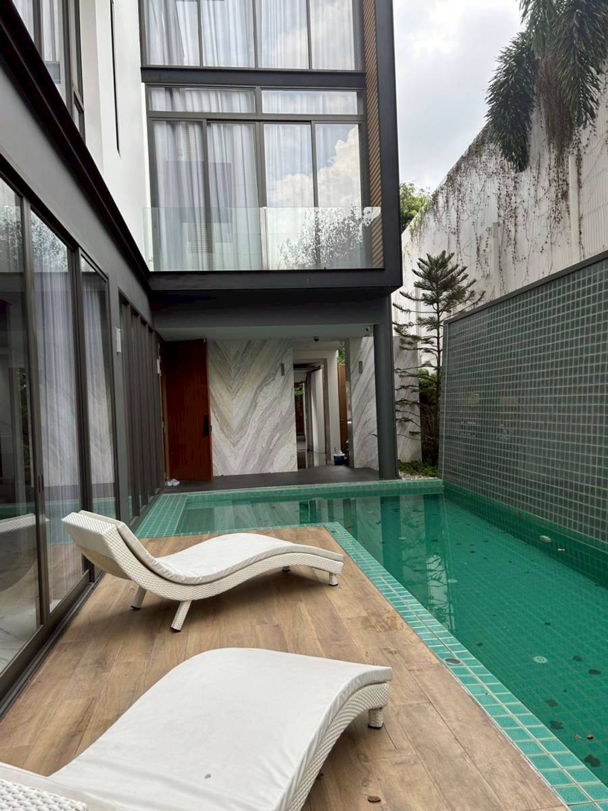 HouseKaset Nawamin,Ladplakao : • 𝐑𝐞𝐧𝐭/𝐒𝐚𝐥𝐞 • 𝐓𝐡𝐞 𝐏𝐫𝐢𝐦𝐚𝐫𝐲 𝐕 • 𝟒 𝐁𝐞𝐝 𝟕 𝐁𝐚𝐭𝐡 • 𝟕𝟔 𝐒𝐪.𝐖. • 𝐅𝐮𝐥𝐥𝐲-𝐅𝐮𝐫𝐧𝐢𝐬𝐡𝐞𝐝 + 𝐒𝐰𝐢𝐦𝐦𝐢𝐦𝐠 𝐏𝐨𝐨𝐥 •    𝐋𝐢𝐧𝐞 𝐈𝐃 : 𝐕𝐚𝐬𝐬𝐢𝐥𝐲