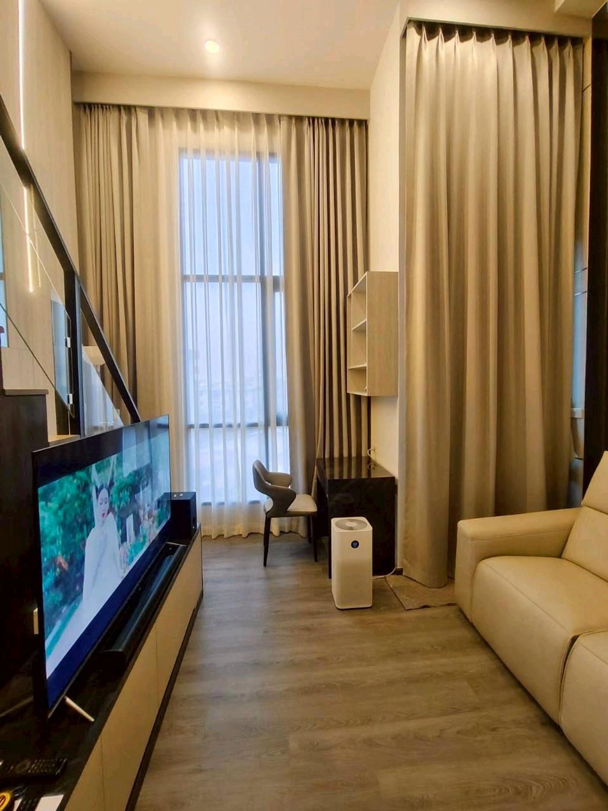 For RentCondo : 📍 ให้เช่า คอนโด The Origin ลาดพร้าว–บางกะปิ
 🏙 ห้อง Duo/Loft Space 2 ชั้น แต่งสวย Modern Minimalism ✨
🚆 ทำเลทอง 200 ม. จาก MRT บางกะปิ (สายสีเหลือง) / ใกล้เดอะมอลล์ บางกะปิ & รพ.เวชธานี