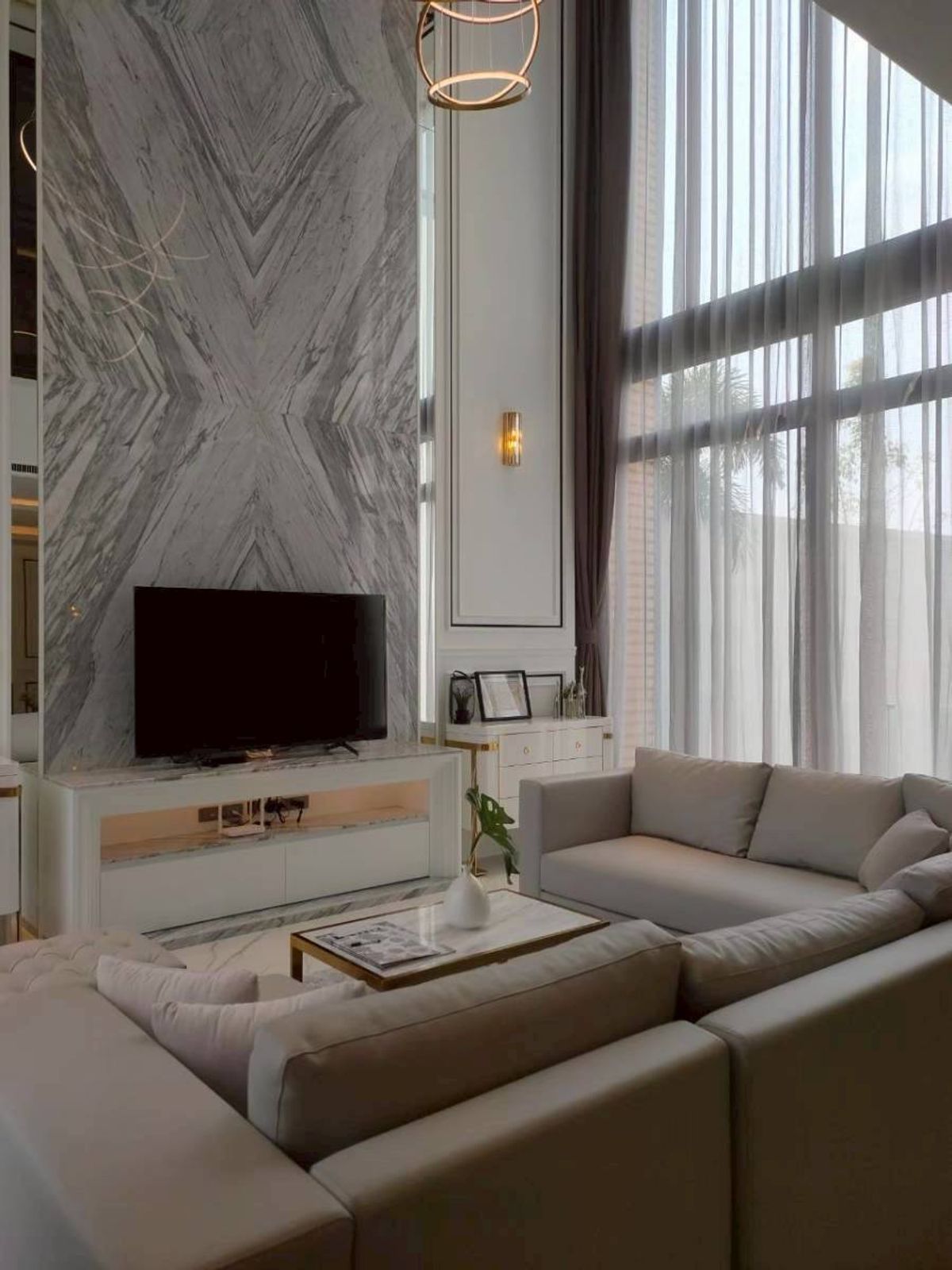 HouseKaset Nawamin,Ladplakao : • 𝐑𝐞𝐧𝐭/𝐒𝐚𝐥𝐞 • 𝐓𝐡𝐞 𝐏𝐫𝐢𝐦𝐚𝐫𝐲 𝐕 • 𝟒 𝐁𝐞𝐝 𝟕 𝐁𝐚𝐭𝐡 • 𝟕𝟔 𝐒𝐪.𝐖. • 𝐅𝐮𝐥𝐥𝐲-𝐅𝐮𝐫𝐧𝐢𝐬𝐡𝐞𝐝 + 𝐒𝐰𝐢𝐦𝐦𝐢𝐦𝐠 𝐏𝐨𝐨𝐥 •    𝐋𝐢𝐧𝐞 𝐈𝐃 : 𝐕𝐚𝐬𝐬𝐢𝐥𝐲