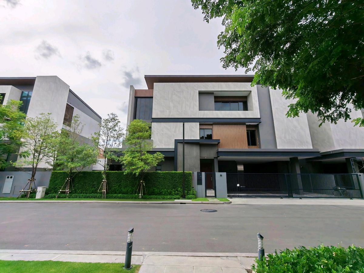 ให้เช่าบ้านเลียบทางด่วนรามอินทรา : The Honor Yothinpattana
บ้านหรู​ 3​ ชั้น​ (มือ1)​
5 ห้องนอน
6 ห้องน้ำ