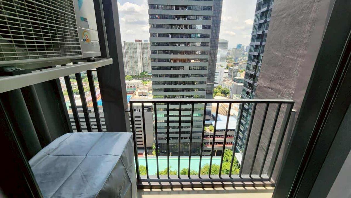 For RentCondoRama9, Petchburi, RCA : Rent urgently Electric appliances are ready !!!! NUBLE Nue District R9 Size 26.5 SQM (1Bedroom /1Bathroom) Floor 2X for 19,000 baht /month.