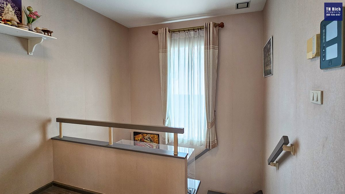 For SaleHouseBangna, Bearing, Lasalle : House for sale in Chaiyapruek Bangna, Km. 7, near Mega Bangna, 3 bedrooms, 3 water, 58 sq.w., complete with good location. Convenient to travel. Price 6.89 Delete.