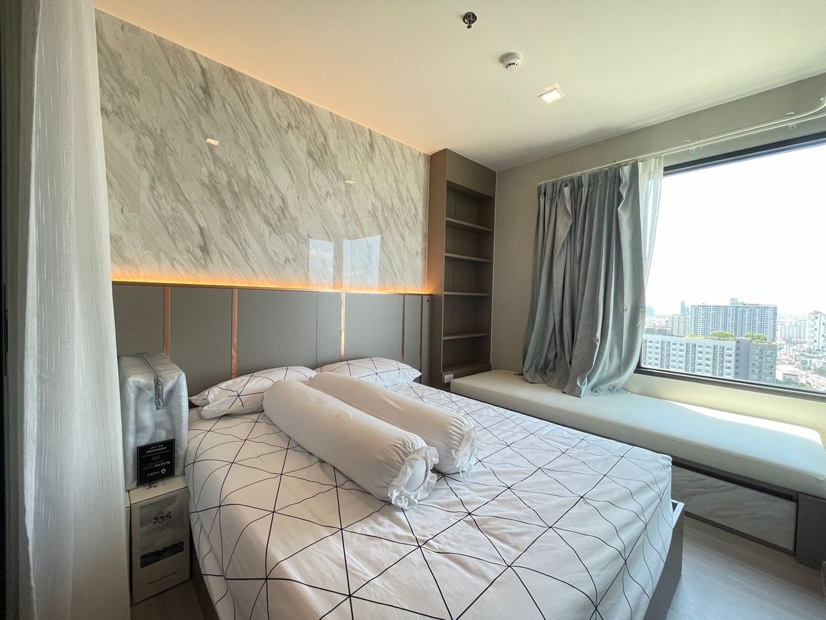 For RentCondoThaphra, Talat Phlu, Wutthakat : Life Sathorn Sierra is very beautiful. Price 16,000 baht. 1 Bedroom Plus, beautiful view.