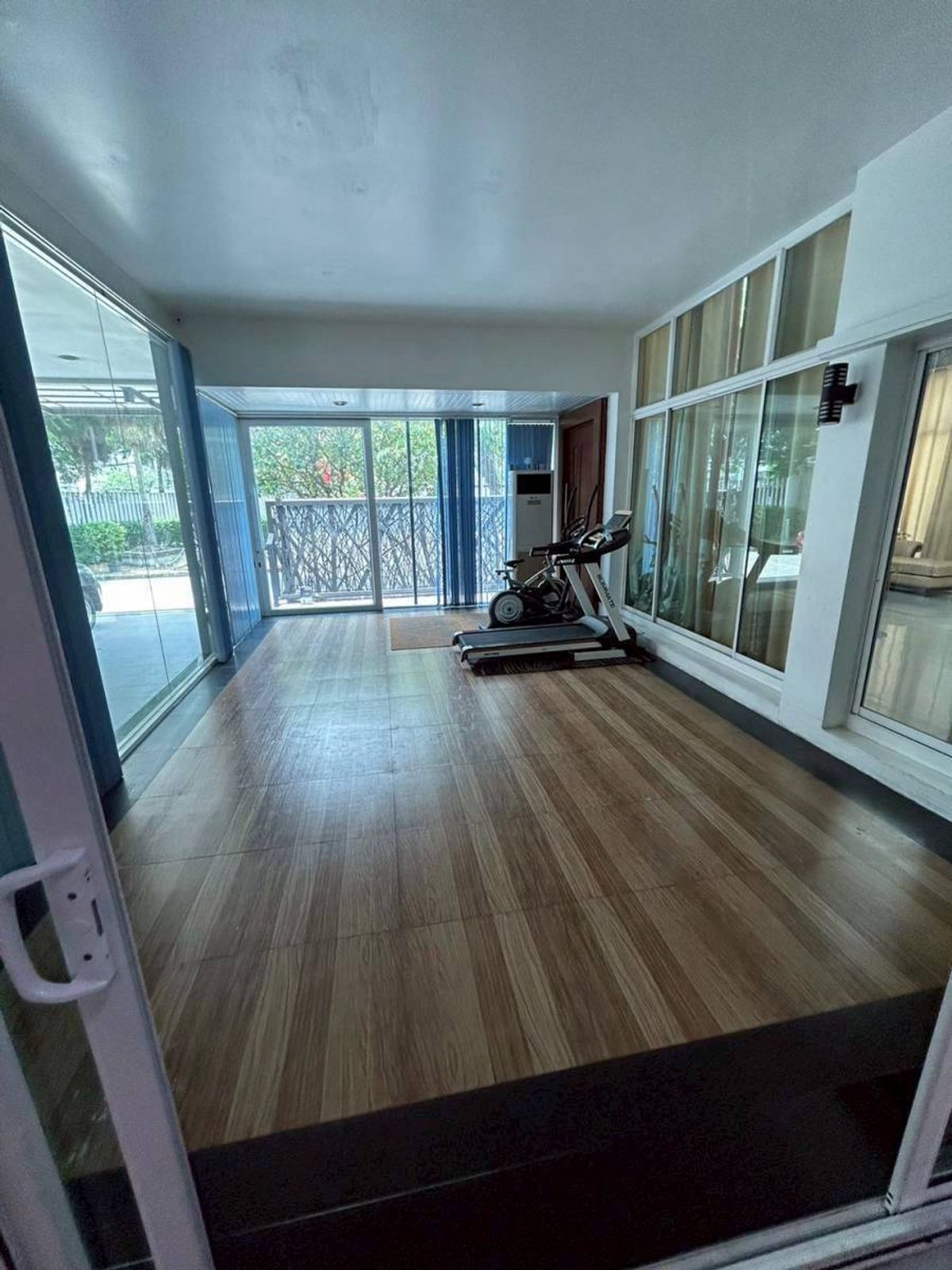 HouseKaset Nawamin,Ladplakao : • 𝐑𝐞𝐧𝐭/𝐒𝐚𝐥𝐞 • 𝐆𝐁𝐁 𝐊𝐚𝐬𝐞𝐭 - 𝐍𝐚𝐰𝐚𝐦𝐢𝐧 • 𝟓 𝐁𝐞𝐝 𝟕 𝐁𝐚𝐭𝐡 • 𝟏𝟐𝟗 𝐒𝐪.𝐖. • 𝐅𝐮𝐥𝐥𝐲-𝐅𝐮𝐫𝐧𝐢𝐬𝐡𝐞𝐝 + 𝐒𝐰𝐢𝐦𝐦𝐢𝐦𝐠 𝐏𝐨𝐨𝐥 •    𝐋𝐢𝐧𝐞 𝐈𝐃 : 𝐕𝐚𝐬𝐬𝐢𝐥𝐲