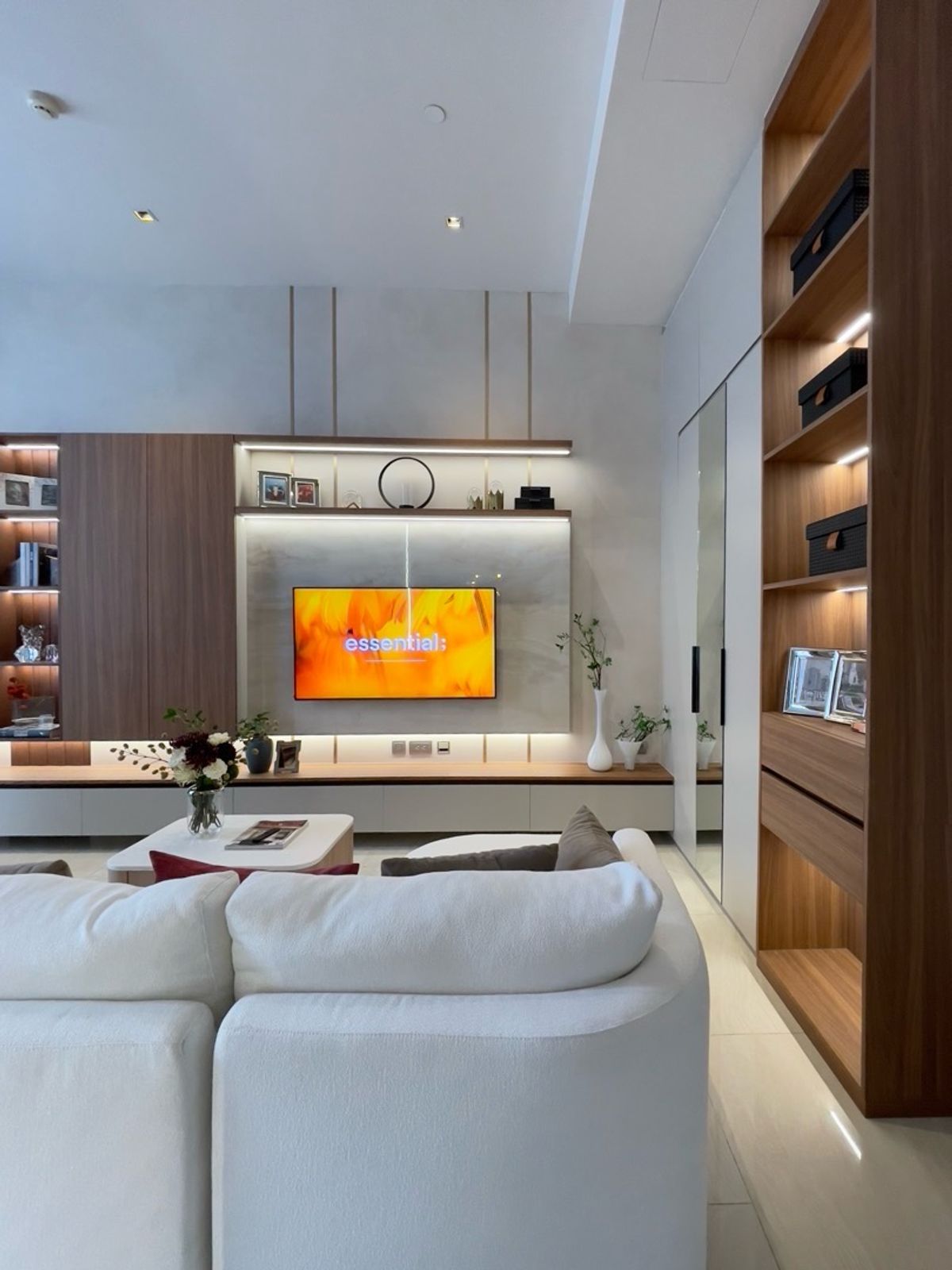 ขายคอนโดสีลม ศาลาแดง บางรัก : 🔥 Ashton Silom – 2BR 71 ตร.ม. แต่งครบ พร้อมอยู่ ใจกลางสีลม ราคา 17.xx ล้าน Tel.0636569606